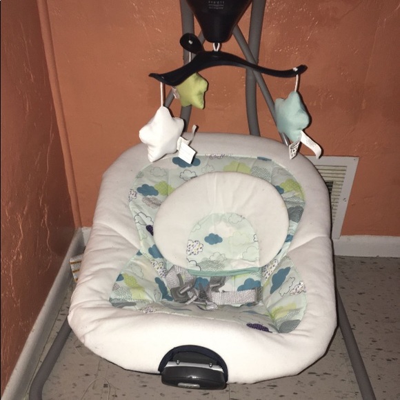 graco butterfly swing